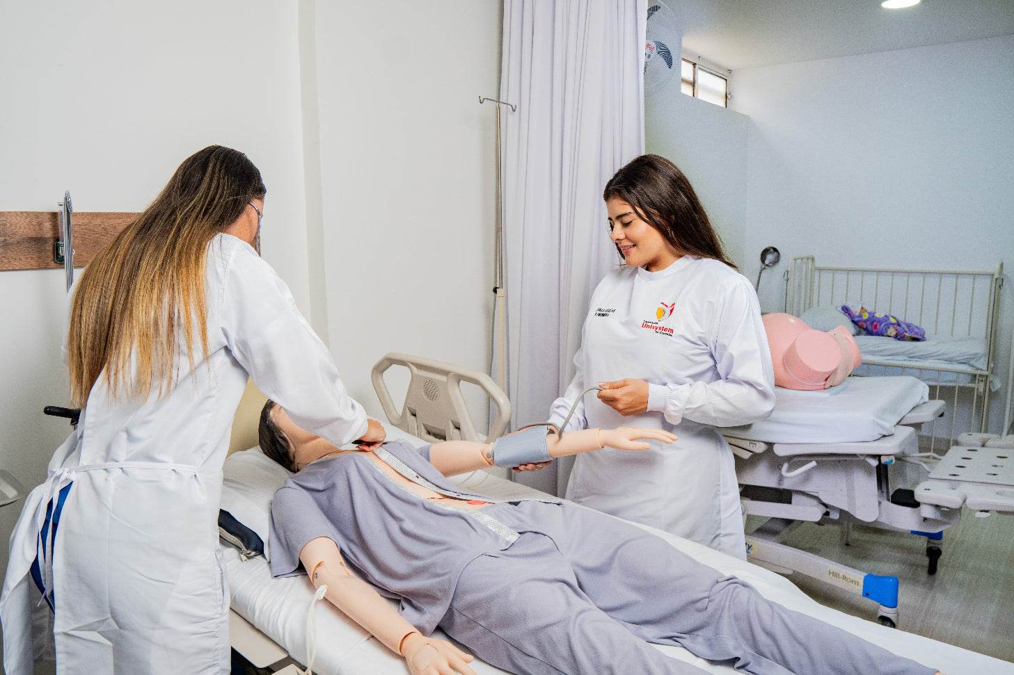 Laboratorio de enfermería técnico auxiliar Unisystem Villavicencio