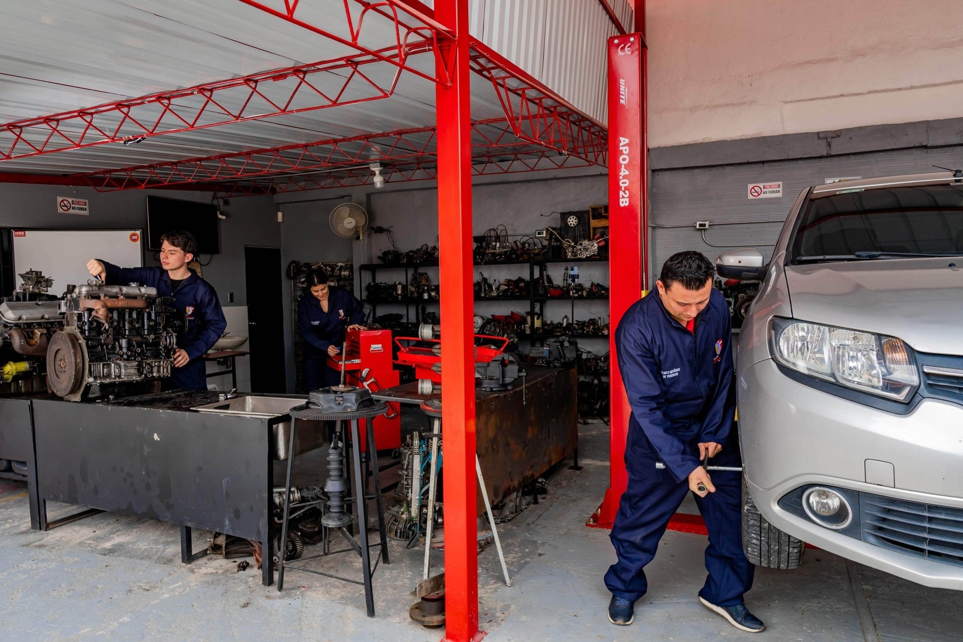 Técnico Laboral en Mecánico de Vehículos Automotores - Corporación Unisystem de Colombia