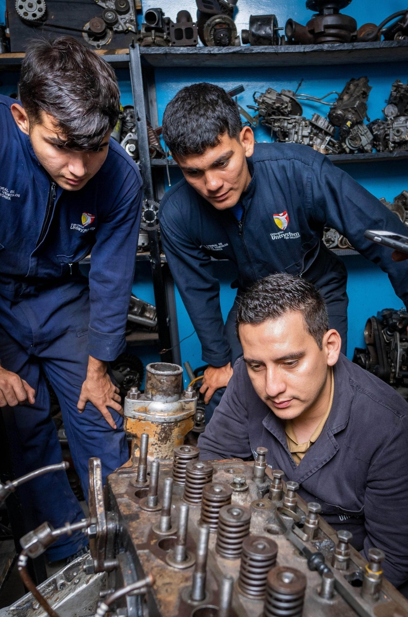 Técnico Laboral en Mecánico de Vehículos Automotores - Corporación Unisystem de Colombia
