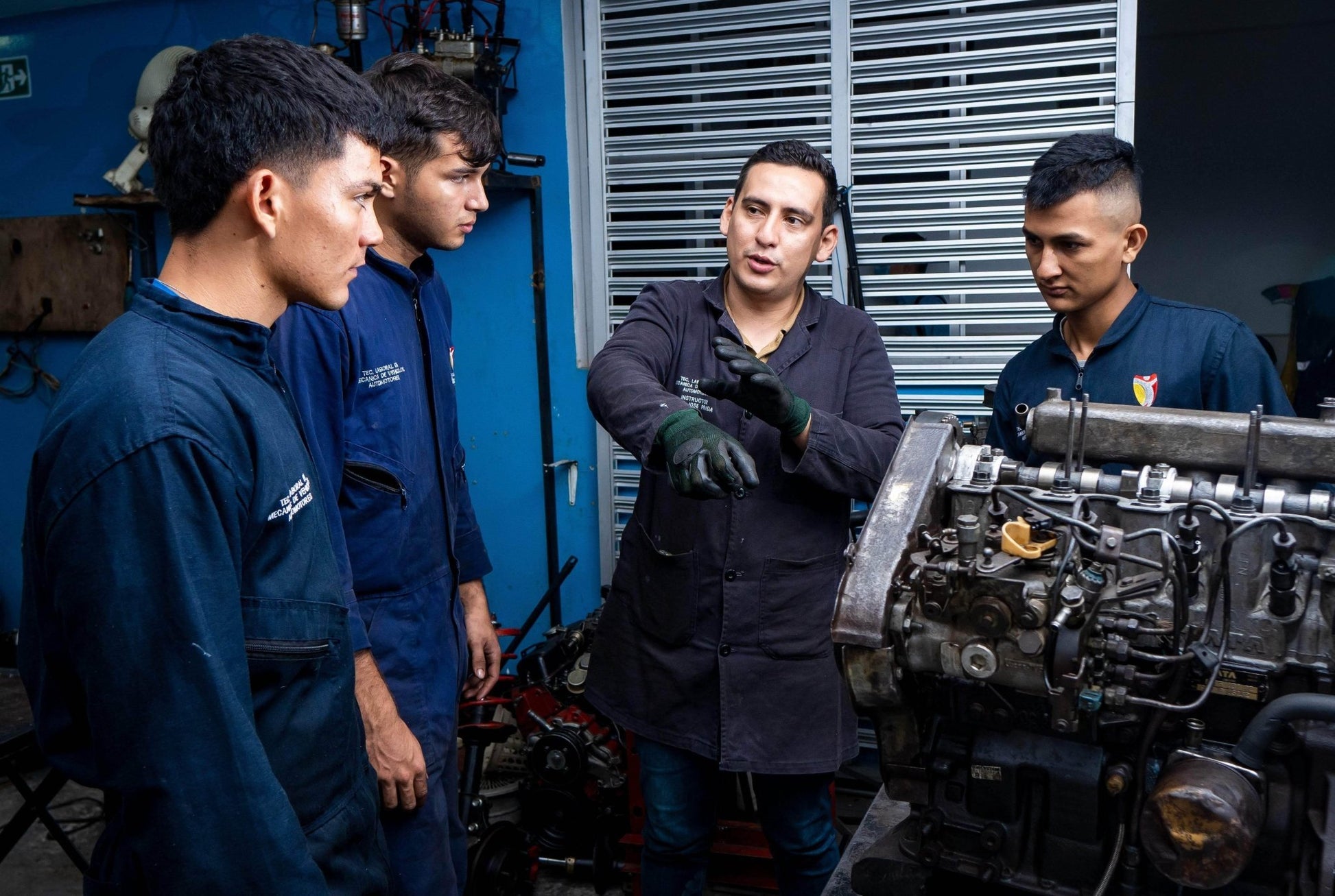 Técnico Laboral en Mecánico de Vehículos Automotores - Corporación Unisystem de Colombia