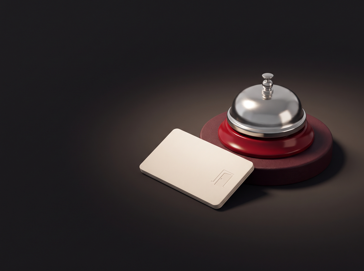 Ilustración 3D de una campana y una tarjeta de habitación, para practicar inglés en hoteles.